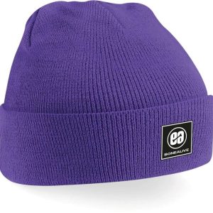 Beanie con parche pvc morado